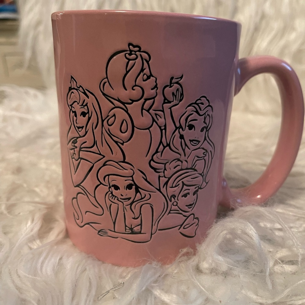 A HTF DISNEY PRINCESSES COLLAGE HOT CHOCOLATE / COFFEE PINK CUP / MUG.